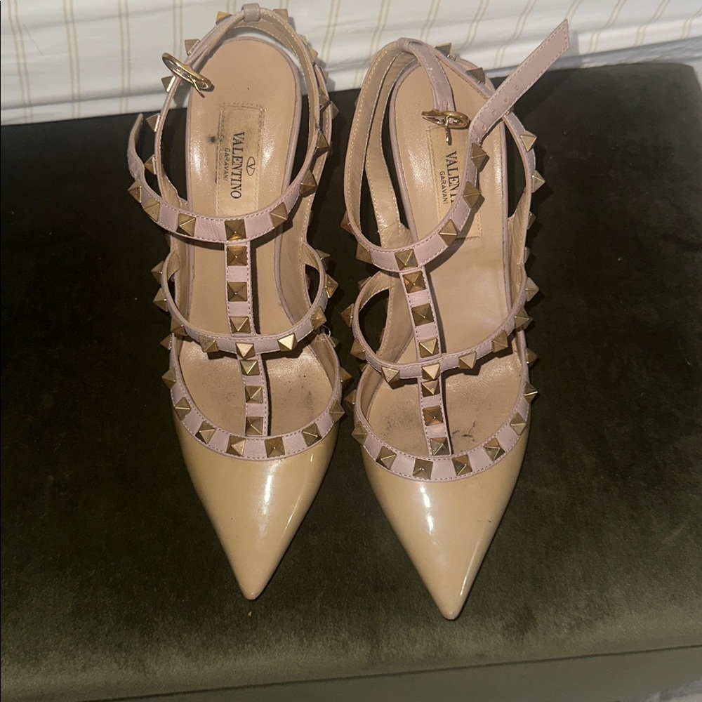 Valentino nude patent leather Rockstud strappy pointy toe heels size 36.5 - Picture 8 of 10